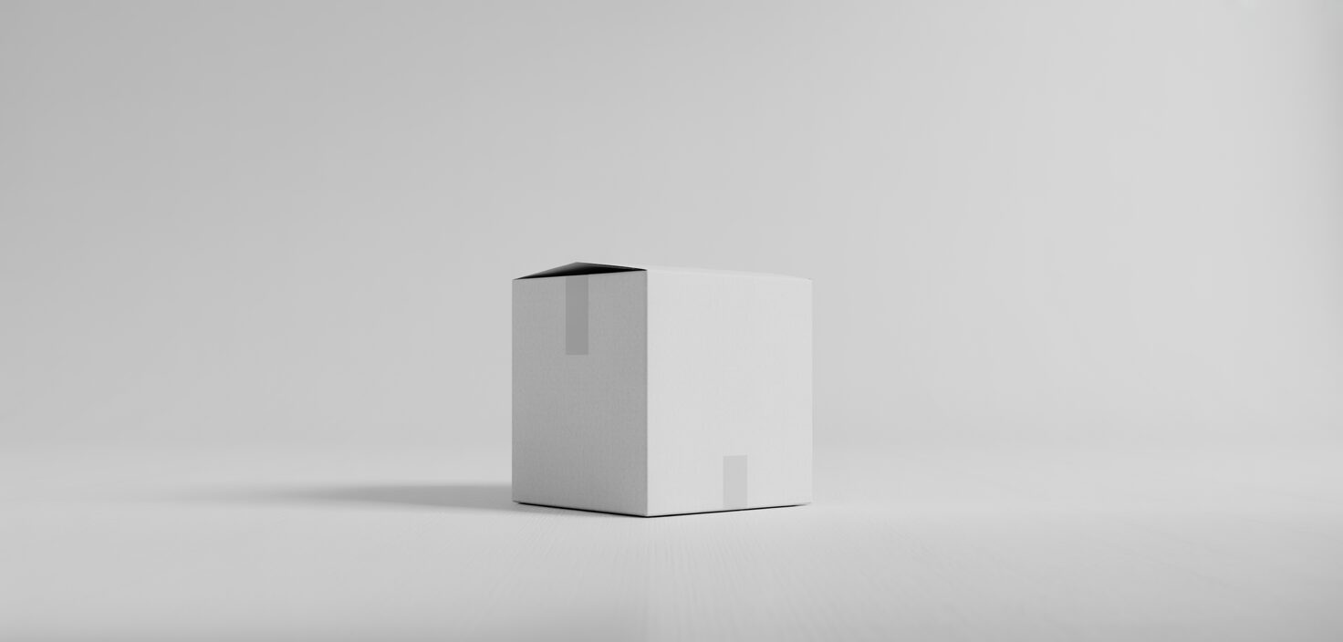 En minimalistisk bild av en flyttlåda på en vit bakgrund, med fokus på renhet och enkelhet.